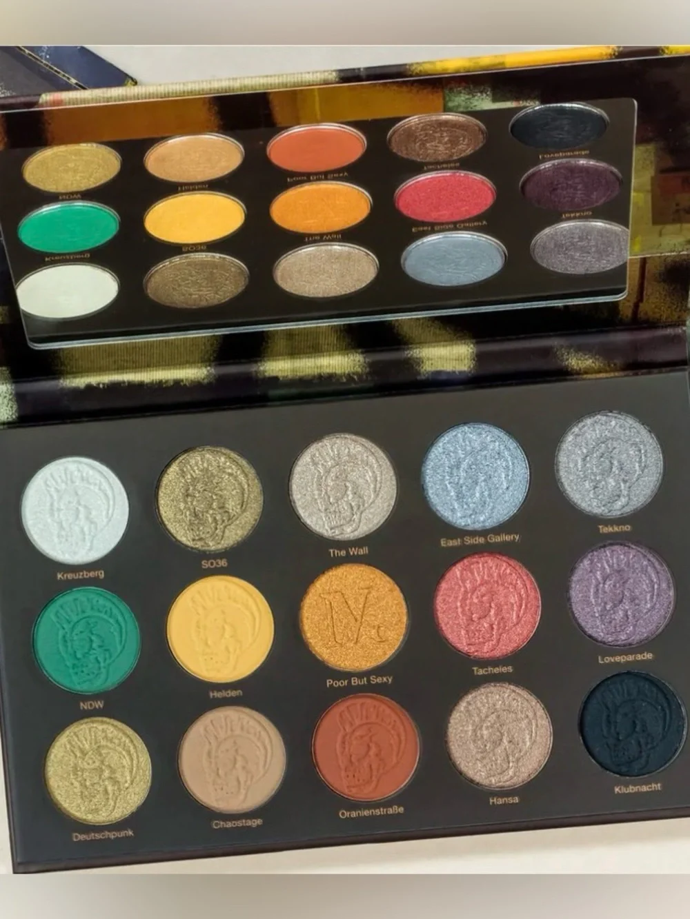 Nomad Intense Eyeshadow Palette-15 Shades. New, unused. Vegan and Cruelty-Free.